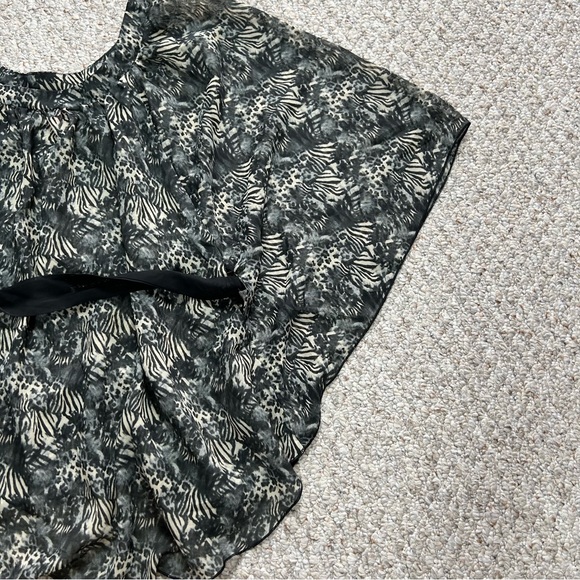 Lilly Lou Animal Print Belted Blouse Womens Small Pullover Relaxed Flowy Sheer - Picture 3 of 10